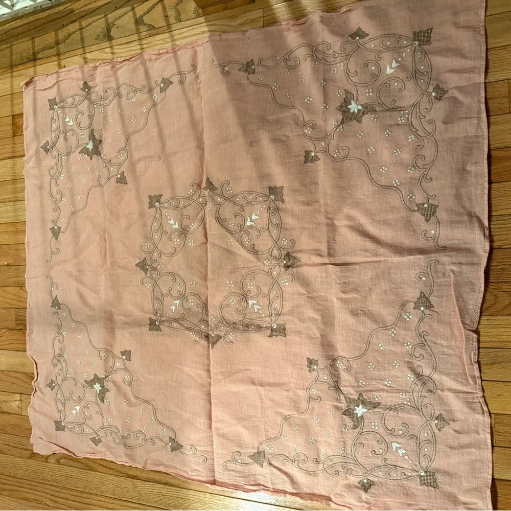 Vintage Pink Embroidered Tablecloth 6 Napkins Cottage Bridal Coquette French